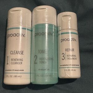 Proactiv Cleanser and Treatment Set - White and Blue